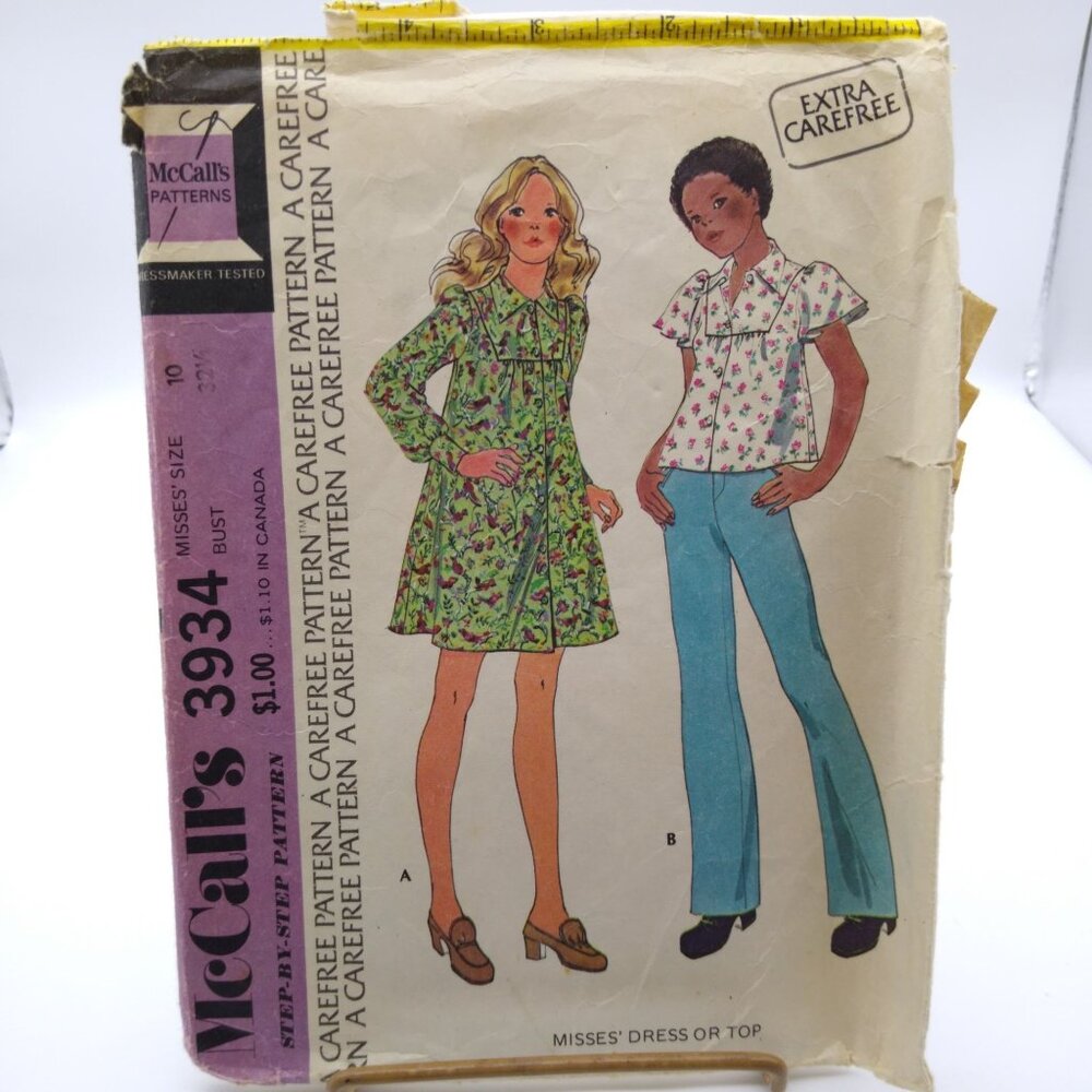 Vintage Sewing PATTERN McCalls 3934, Carefree Misses 1974 Dress or Top, Size 10